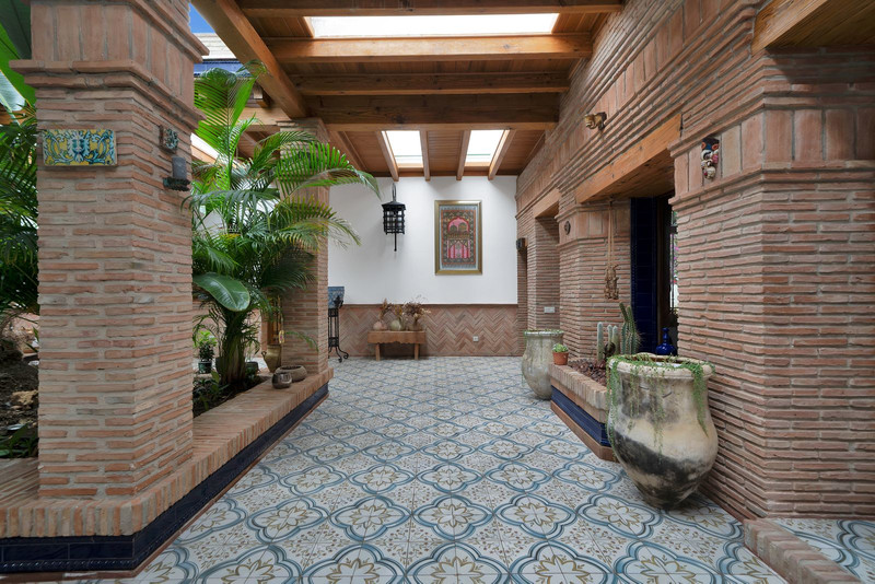 FOR SALE 🏡 Renovated Mediterranean Villa with Solar Energy – Nagüeles, Golden Mile, Marbella
