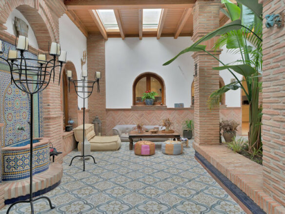 FOR SALE 🏡 Renovated Mediterranean Villa with Solar Energy – Nagüeles, Golden Mile, Marbella