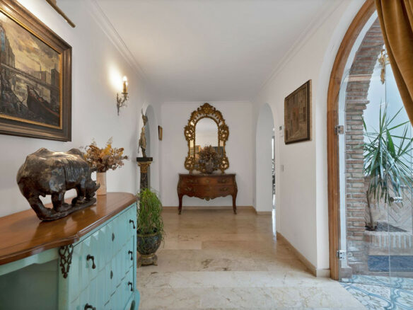 FOR SALE 🏡 Renovated Mediterranean Villa with Solar Energy – Nagüeles, Golden Mile, Marbella