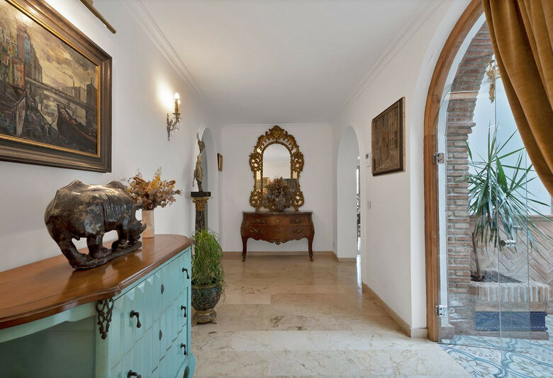 FOR SALE 🏡 Renovated Mediterranean Villa with Solar Energy – Nagüeles, Golden Mile, Marbella