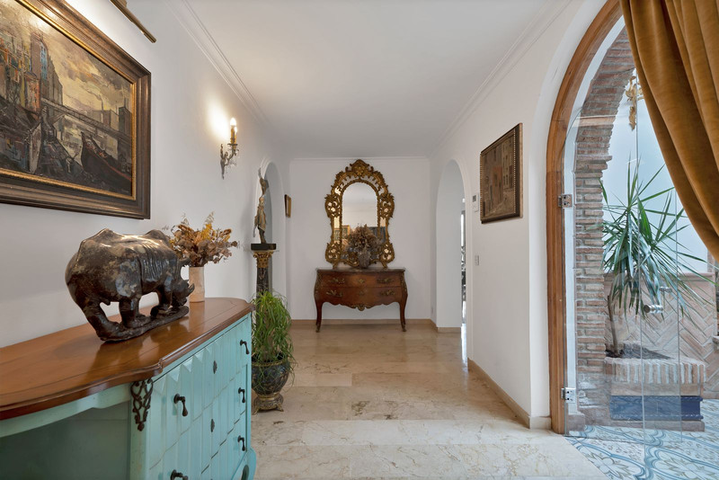 FOR SALE 🏡 Renovated Mediterranean Villa with Solar Energy – Nagüeles, Golden Mile, Marbella