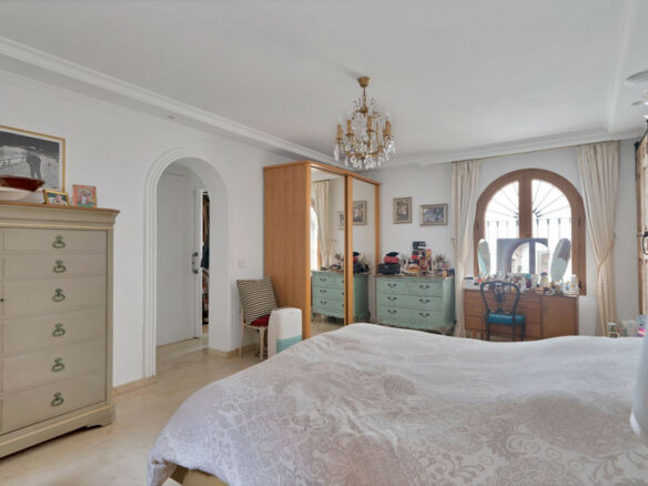 FOR SALE 🏡 Renovated Mediterranean Villa with Solar Energy – Nagüeles, Golden Mile, Marbella