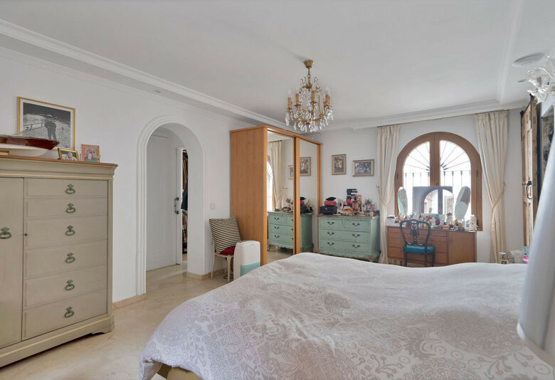 FOR SALE 🏡 Renovated Mediterranean Villa with Solar Energy – Nagüeles, Golden Mile, Marbella