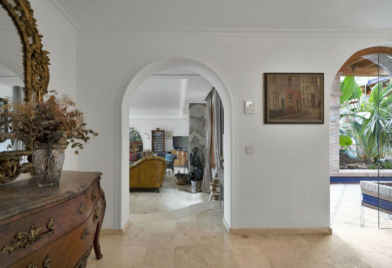 FOR SALE 🏡 Renovated Mediterranean Villa with Solar Energy – Nagüeles, Golden Mile, Marbella