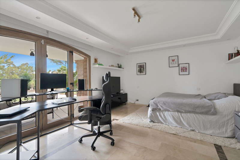 FOR SALE 🏡 Renovated Mediterranean Villa with Solar Energy – Nagüeles, Golden Mile, Marbella