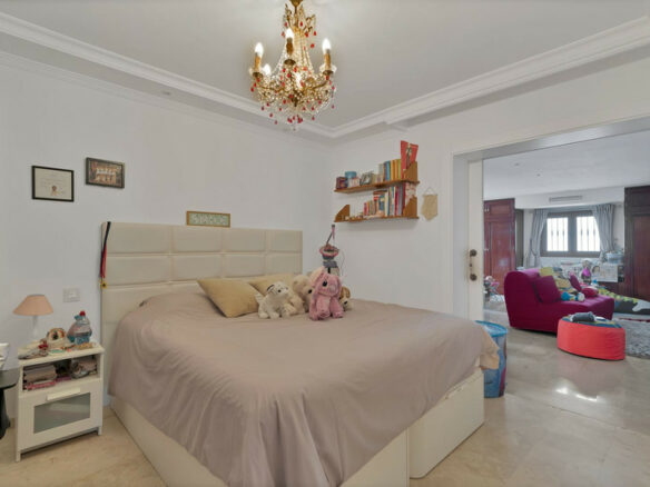 FOR SALE 🏡 Renovated Mediterranean Villa with Solar Energy – Nagüeles, Golden Mile, Marbella