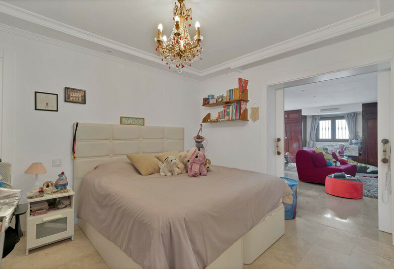 FOR SALE 🏡 Renovated Mediterranean Villa with Solar Energy – Nagüeles, Golden Mile, Marbella