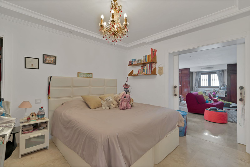 FOR SALE 🏡 Renovated Mediterranean Villa with Solar Energy – Nagüeles, Golden Mile, Marbella