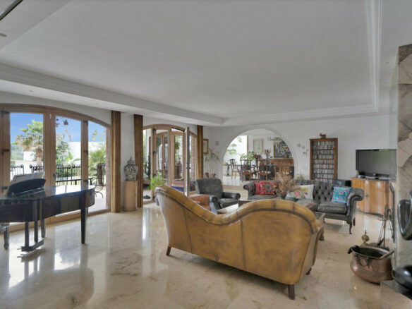 FOR SALE 🏡 Renovated Mediterranean Villa with Solar Energy – Nagüeles, Golden Mile, Marbella