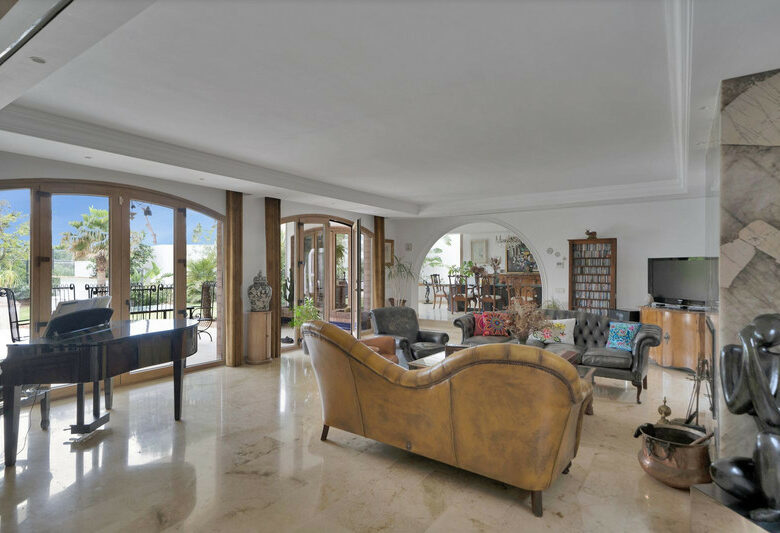 FOR SALE 🏡 Renovated Mediterranean Villa with Solar Energy – Nagüeles, Golden Mile, Marbella