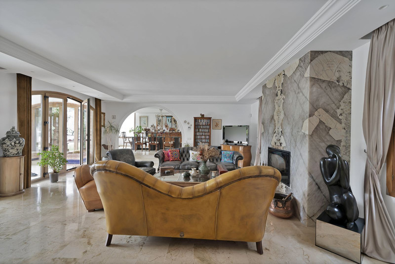 FOR SALE 🏡 Renovated Mediterranean Villa with Solar Energy – Nagüeles, Golden Mile, Marbella