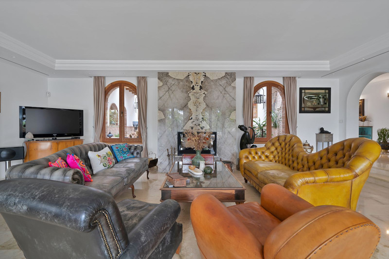 FOR SALE 🏡 Renovated Mediterranean Villa with Solar Energy – Nagüeles, Golden Mile, Marbella