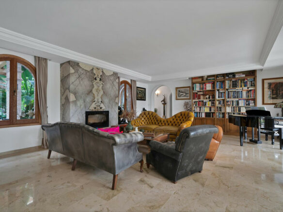 FOR SALE 🏡 Renovated Mediterranean Villa with Solar Energy – Nagüeles, Golden Mile, Marbella