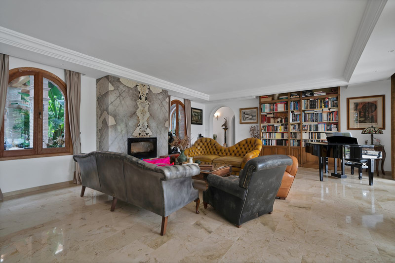 FOR SALE 🏡 Renovated Mediterranean Villa with Solar Energy – Nagüeles, Golden Mile, Marbella