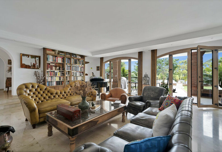 FOR SALE 🏡 Renovated Mediterranean Villa with Solar Energy – Nagüeles, Golden Mile, Marbella
