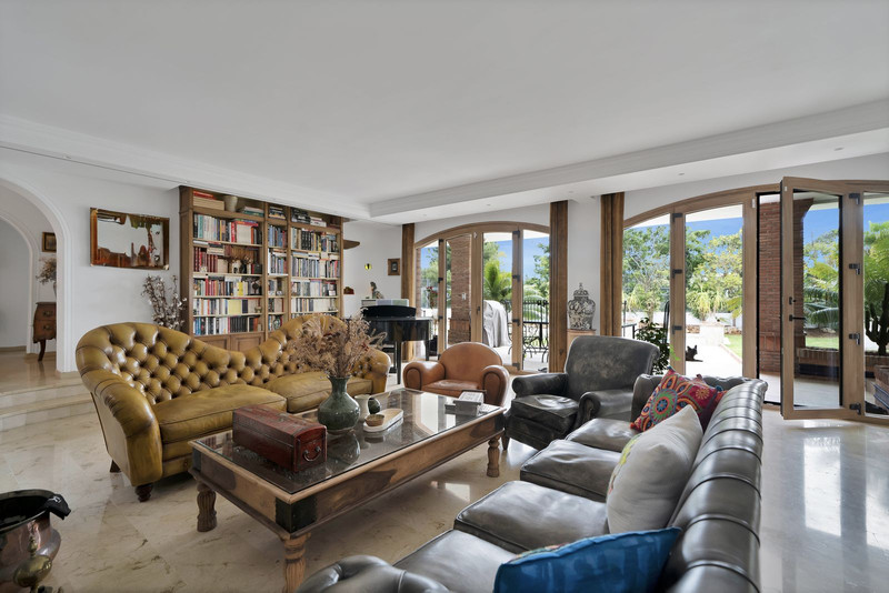 FOR SALE 🏡 Renovated Mediterranean Villa with Solar Energy – Nagüeles, Golden Mile, Marbella