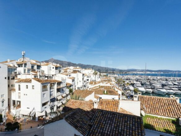 FOR SALE 🏡 Marina View Apartment in Benabola – Puerto Banús, Marbella