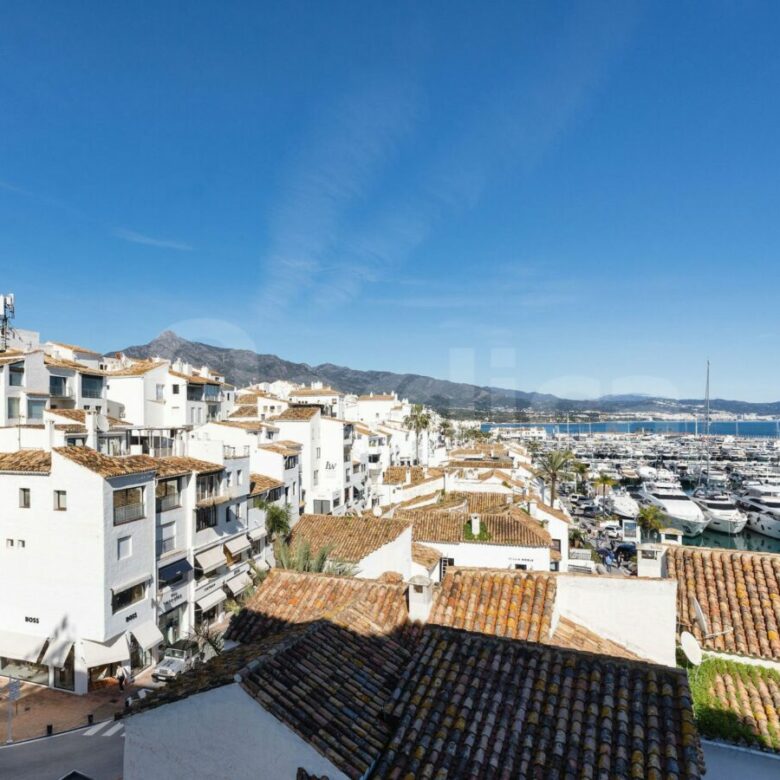 FOR SALE 🏡 Marina View Apartment in Benabola – Puerto Banús, Marbella