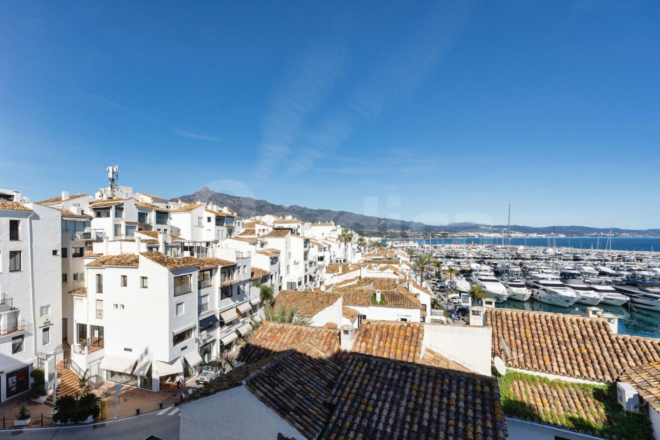 FOR SALE 🏡 Marina View Apartment in Benabola – Puerto Banús, Marbella