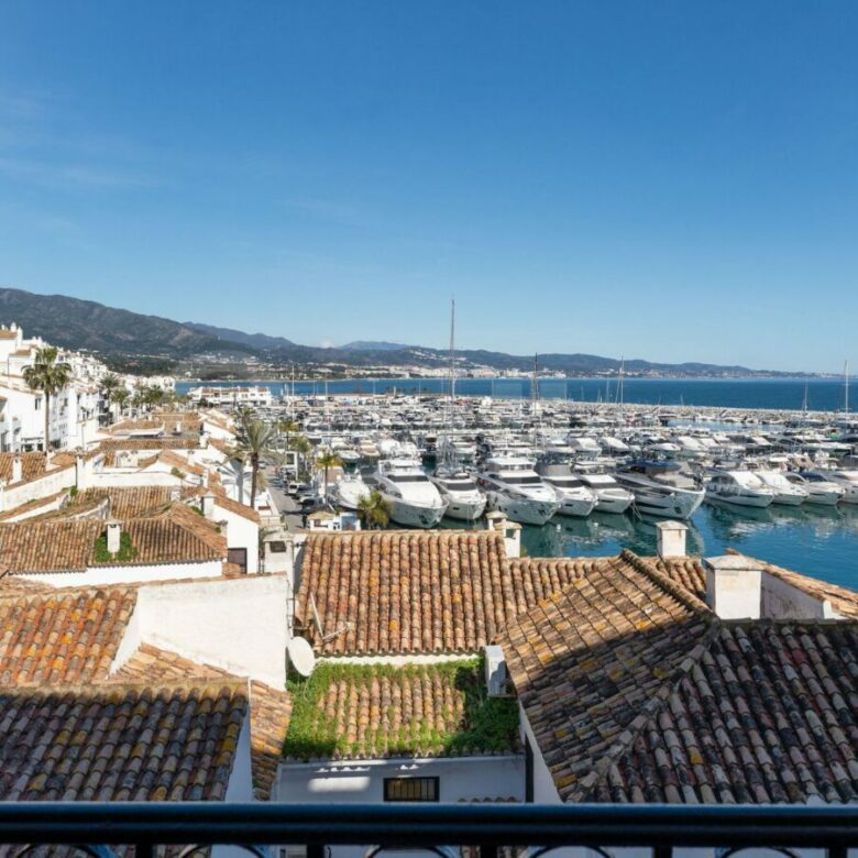 FOR SALE 🏡 Marina View Apartment in Benabola – Puerto Banús, Marbella