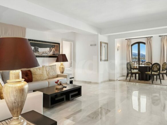 FOR SALE 🏡 Marina View Apartment in Benabola – Puerto Banús, Marbella