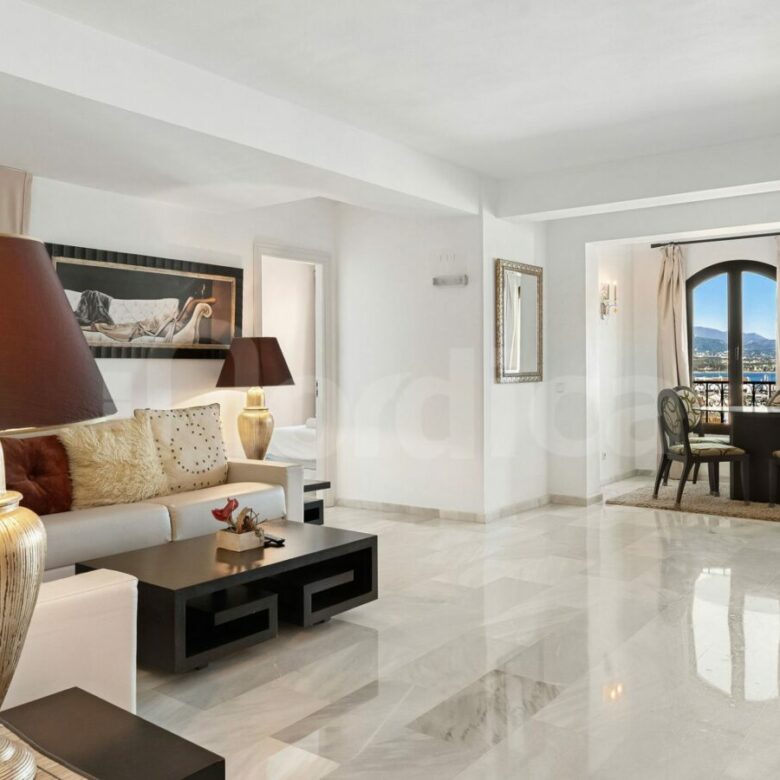 FOR SALE 🏡 Marina View Apartment in Benabola – Puerto Banús, Marbella