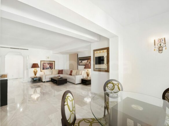 FOR SALE 🏡 Marina View Apartment in Benabola – Puerto Banús, Marbella