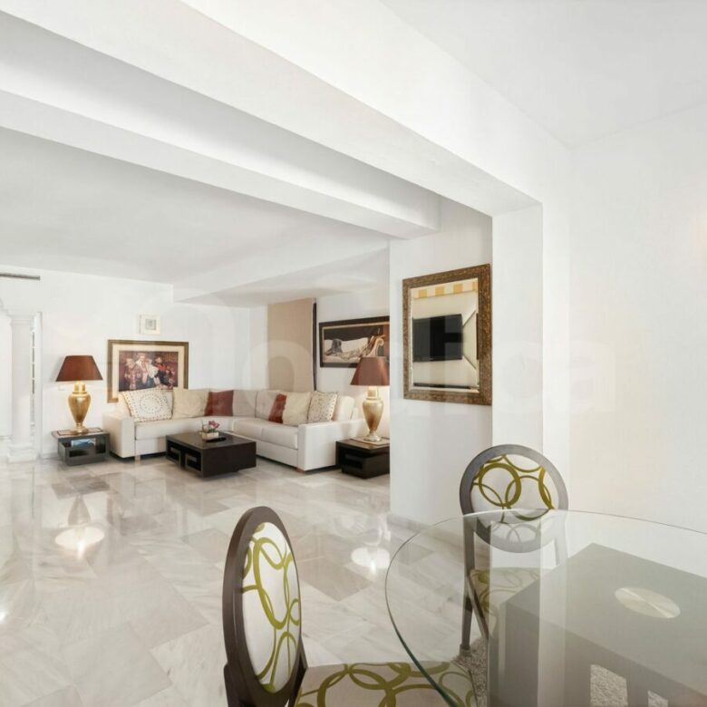 FOR SALE 🏡 Marina View Apartment in Benabola – Puerto Banús, Marbella