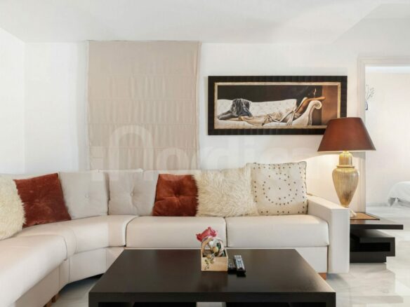 FOR SALE 🏡 Marina View Apartment in Benabola – Puerto Banús, Marbella