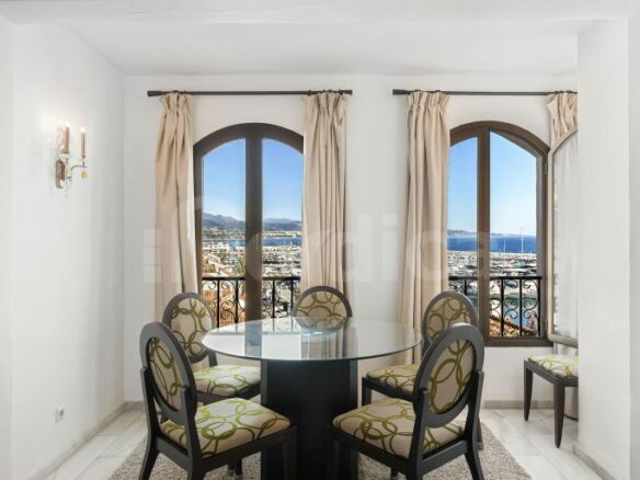 FOR SALE 🏡 Marina View Apartment in Benabola – Puerto Banús, Marbella