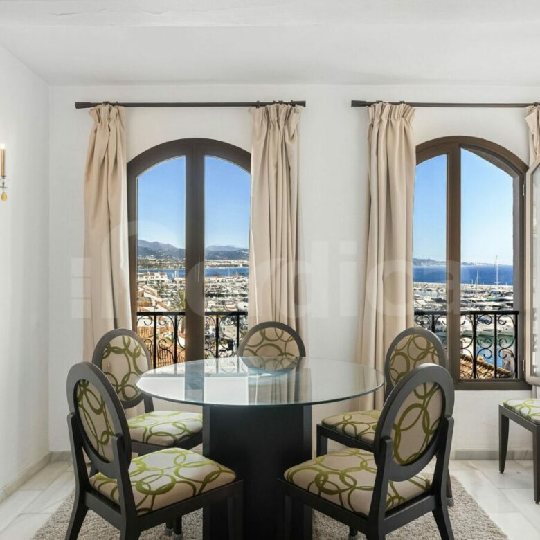 FOR SALE 🏡 Marina View Apartment in Benabola – Puerto Banús, Marbella