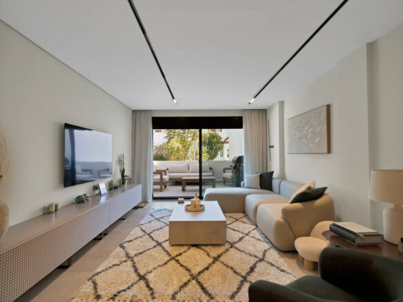 FOR SALE 🏡 Elegant Ground Floor Apartment – La Maestranza, Nueva Andalucía, Marbella