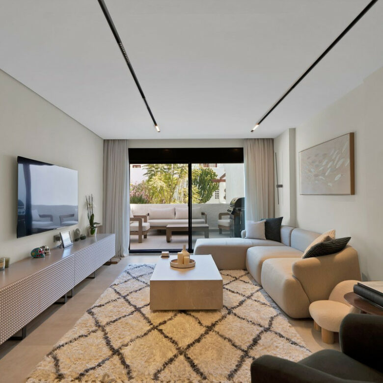 FOR SALE 🏡 Elegant Ground Floor Apartment – La Maestranza, Nueva Andalucía, Marbella