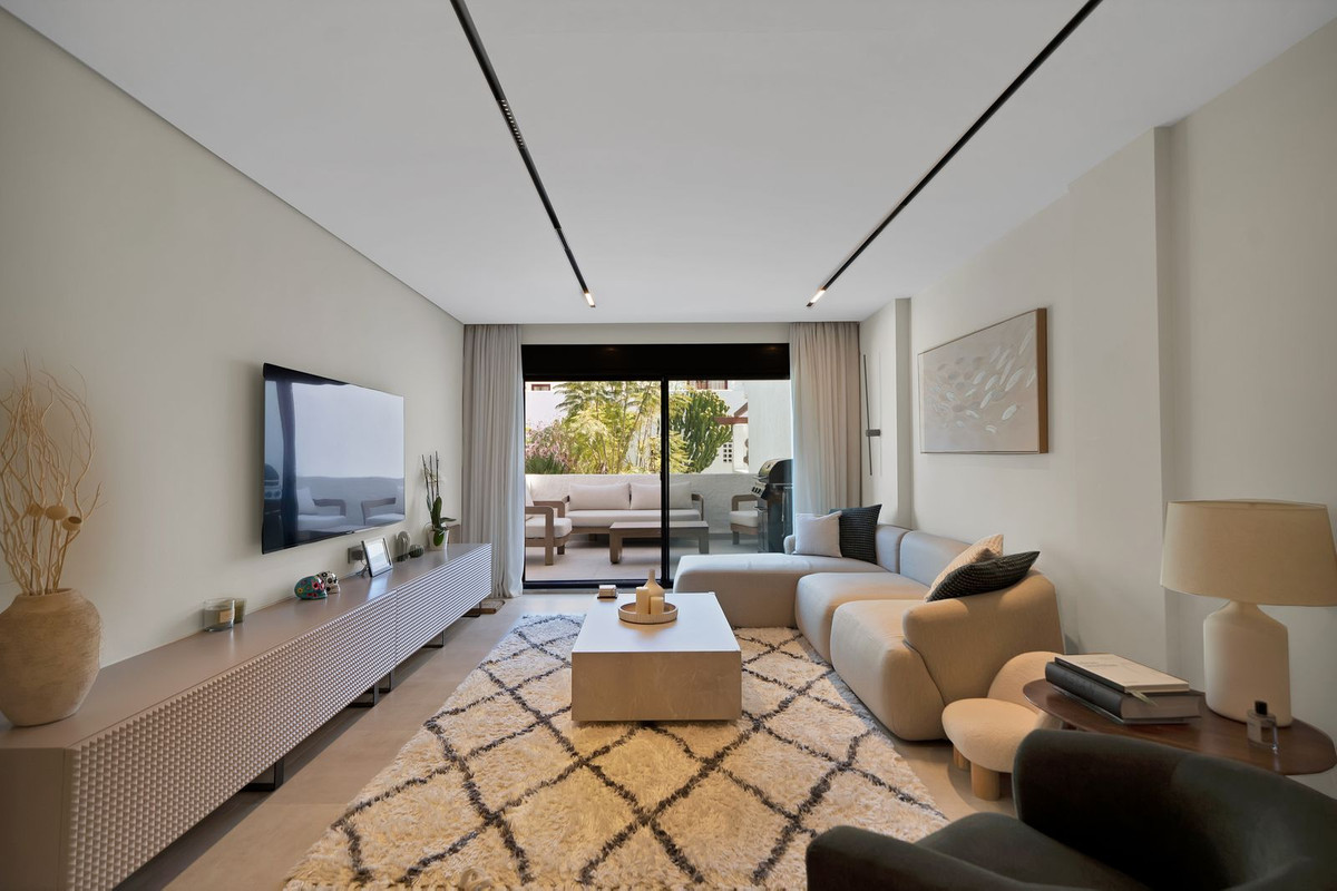 FOR SALE 🏡 Elegant Ground Floor Apartment – La Maestranza, Nueva Andalucía, Marbella