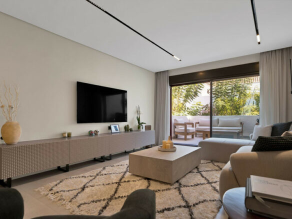FOR SALE 🏡 Elegant Ground Floor Apartment – La Maestranza, Nueva Andalucía, Marbella