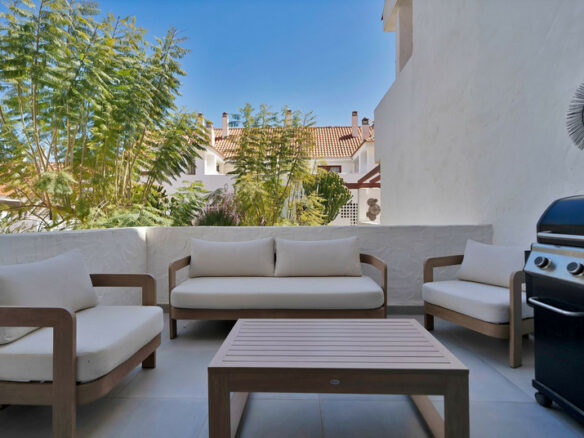 FOR SALE 🏡 Elegant Ground Floor Apartment – La Maestranza, Nueva Andalucía, Marbella