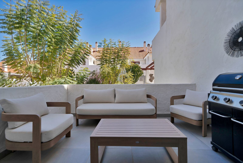 FOR SALE 🏡 Elegant Ground Floor Apartment – La Maestranza, Nueva Andalucía, Marbella