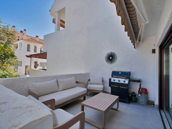 FOR SALE 🏡 Elegant Ground Floor Apartment – La Maestranza, Nueva Andalucía, Marbella