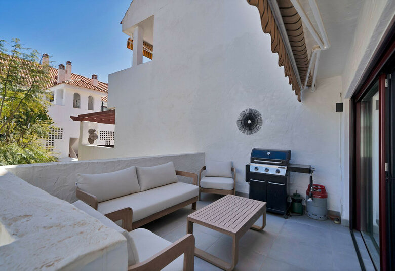 FOR SALE 🏡 Elegant Ground Floor Apartment – La Maestranza, Nueva Andalucía, Marbella