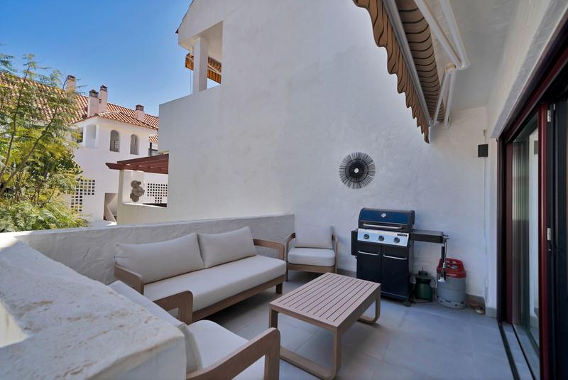 FOR SALE 🏡 Elegant Ground Floor Apartment – La Maestranza, Nueva Andalucía, Marbella
