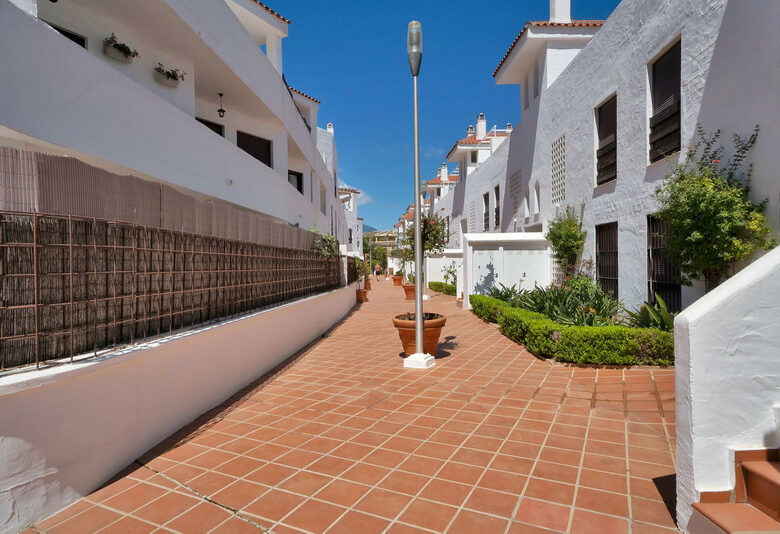 FOR SALE 🏡 Elegant Ground Floor Apartment – La Maestranza, Nueva Andalucía, Marbella