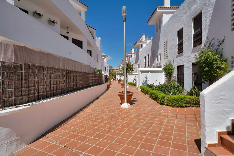 FOR SALE 🏡 Elegant Ground Floor Apartment – La Maestranza, Nueva Andalucía, Marbella