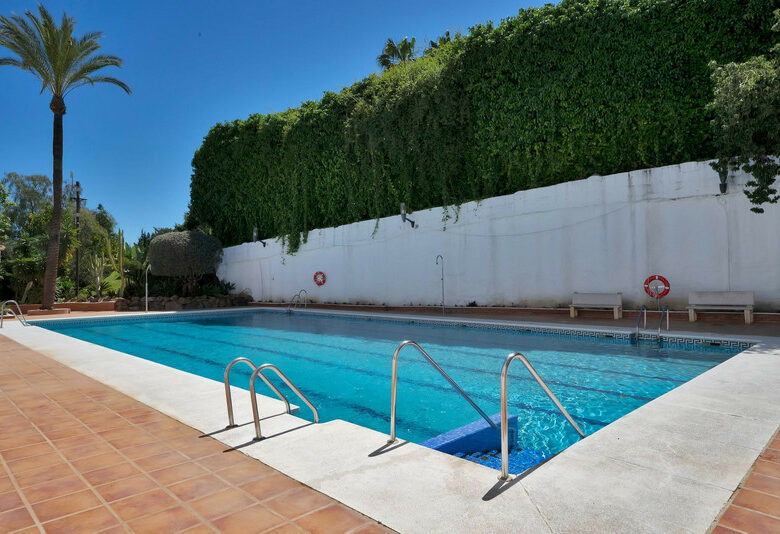 FOR SALE 🏡 Elegant Ground Floor Apartment – La Maestranza, Nueva Andalucía, Marbella