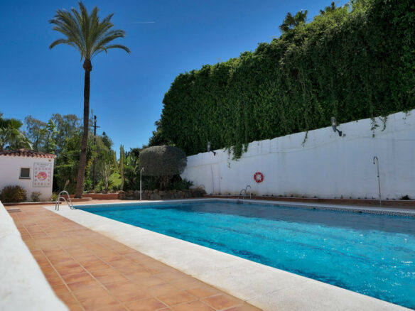 FOR SALE 🏡 Elegant Ground Floor Apartment – La Maestranza, Nueva Andalucía, Marbella