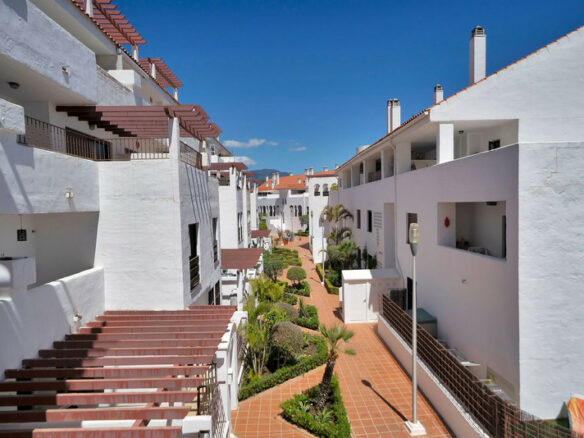 FOR SALE 🏡 Elegant Ground Floor Apartment – La Maestranza, Nueva Andalucía, Marbella