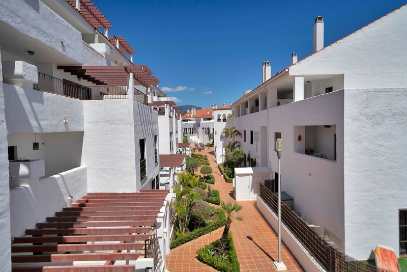 FOR SALE 🏡 Elegant Ground Floor Apartment – La Maestranza, Nueva Andalucía, Marbella