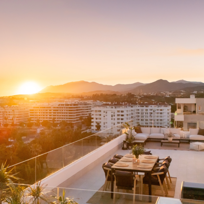 FOR SALE 🏡 Top Floor Penthouse with 128 M2 Wraparound Terrace – La Campana, Nueva Andalucía