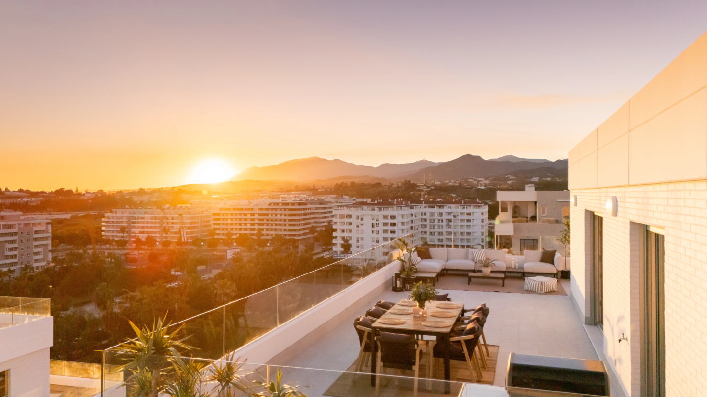 FOR SALE 🏡 Top Floor Penthouse with 128 M2 Wraparound Terrace – La Campana, Nueva Andalucía