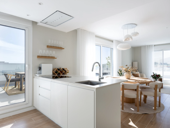 FOR SALE 🏡 Top Floor Penthouse with 128 M2 Wraparound Terrace – La Campana, Nueva Andalucía
