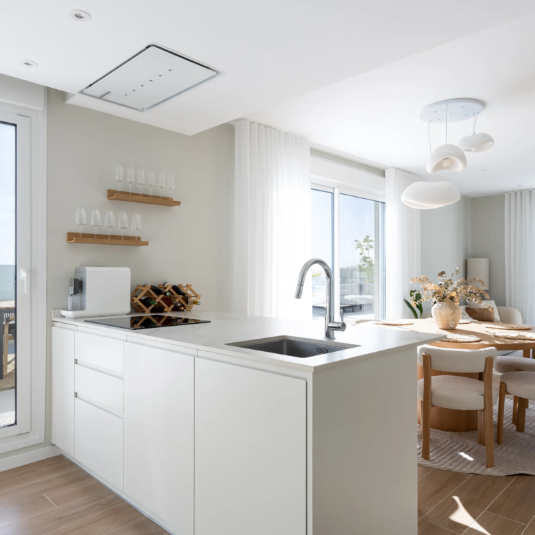 FOR SALE 🏡 Top Floor Penthouse with 128 M2 Wraparound Terrace – La Campana, Nueva Andalucía